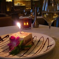 Foto tomada en Ferraro&amp;#39;s Italian Restaurant &amp;amp; Wine Bar  por LiLi C. el 8/28/2012