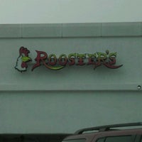 รูปภาพถ่ายที่ Rooster&amp;#39;s Restaurant โดย Adam G. เมื่อ 8/20/2011