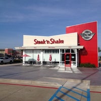 Photo taken at Steak &amp;#39;n Shake by Ed L. on 7/20/2012