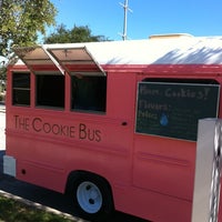 รูปภาพถ่ายที่ The Cookie Bus โดย Alex W. เมื่อ 11/12/2011