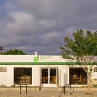 Photo taken at Green and Greener by Alegre R. on 1/1/2011