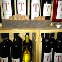 รูปภาพถ่ายที่ Tedeschi Family Winery โดย Napa Valley Bitters C. เมื่อ 11/19/2011