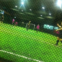 Photo taken at Sports Planet by Hoe K. on 5/9/2012