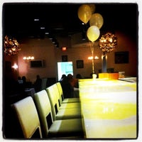 Foto tomada en Elle&amp;#39;s Restaurant + Lounge  por The Dally L. el 8/6/2011