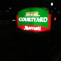 3/7/2012にVikas M.がCourtyard by Marriott Jersey City Newportで撮った写真