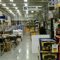 Photo taken at Lowe&amp;#39;s by Yuridia C. on 12/4/2011