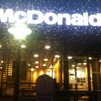 รูปภาพถ่ายที่ McDonald&amp;#39;s โดย SKYWALKERS53 . เมื่อ 6/5/2012