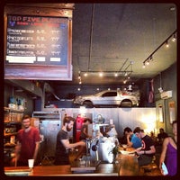 รูปภาพถ่ายที่ The Wormhole Coffee โดย Misstrevor เมื่อ 7/23/2012