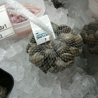 Foto scattata a Robert&amp;#39;s Seafood Market da Lindsay S. il 8/17/2011