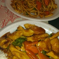 6/15/2012 tarihinde Shalan R.ziyaretçi tarafından Sun Tong Luck Asian Cuisine'de çekilen fotoğraf
