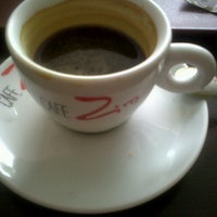 Foto tirada no(a) Café Zim por Maroni S. em 7/27/2012