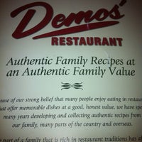 Foto tomada en Demos&#39; Restaurant  por Cruise Radio el 8/24/2012