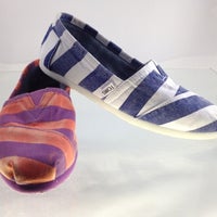Das Foto wurde bei Saxon Shoes von Amanda W. am 6/21/2012 aufgenommen