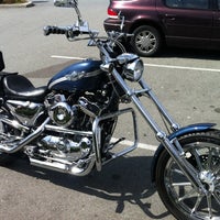 Foto tirada no(a) Trev Deeley Motorcycles por Phil L. em 4/21/2012