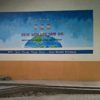 Foto tomada en SD Negeri Sukaresmi 06  por Hendrajana H. el 2/23/2012