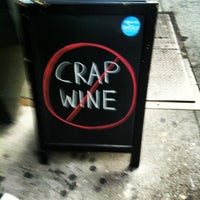 Foto tomada en Uncorked! Wine Co.  por Tish F. el 6/15/2012