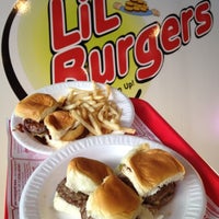 Photo taken at Lil Burgers by ~Gonzostyle :) on 7/31/2012
