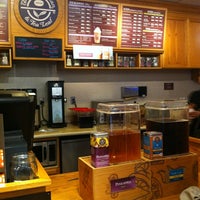 Das Foto wurde bei The Coffee Bean &amp;amp; Tea Leaf von Paws . am 8/25/2012 aufgenommen