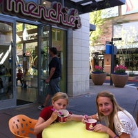 Снимок сделан в Menchie&amp;#39;s пользователем Melissa S. 4/2/2012