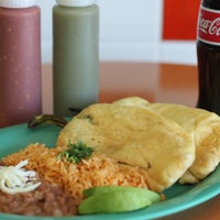 Foto diambil di El Famous Burrito oleh Super M. pada 7/10/2012