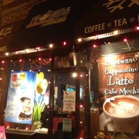 Foto diambil di Frosty&amp;#39;s Ice Cream Club &amp;amp; Coffee Bar &amp;amp; Snow Cones!!! oleh Jimbo G. pada 3/31/2012