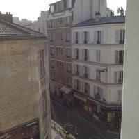 Photo taken at Apollon Montparnasse Hotel Paris by Andrew L. on 3/29/2012