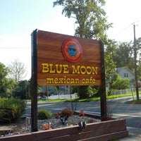 Foto tomada en Blue Moon Mexican Cafe  por Andrew H. el 8/26/2012