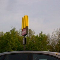 รูปภาพถ่ายที่ McDonald&#39;s โดย Amy M. เมื่อ 5/19/2012