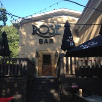Foto tomada en Rose Bar Lounge  por Houston G. el 7/28/2012
