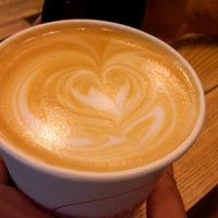 รูปภาพถ่ายที่ Happy Coffee โดย Lola A. เมื่อ 5/17/2012