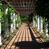 Foto scattata a Daniel Stowe Botanical Garden da DemConvention il 9/3/2012