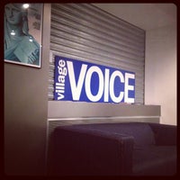 รูปภาพถ่ายที่ Village Voice โดย Natalie D. เมื่อ 6/22/2012