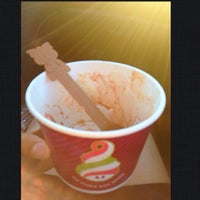 Photo taken at Menchie&#39;s by Gel Z. on 9/8/2012