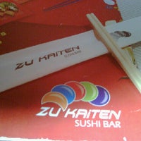 Снимок сделан в Zu Kaiten Sushi Bar пользователем Renan K. 2/20/2011