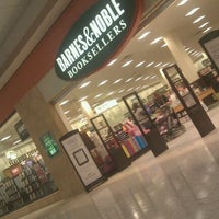 Das Foto wurde bei Southern Hills Mall von shyanne K. am 1/17/2012 aufgenommen