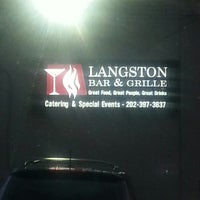 Foto tirada no(a) Langston Bar &amp;amp; Grille por Ebony D. em 8/22/2012