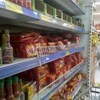 Photo taken at Supermercados Guanabara by Phellipe S. on 1/9/2012