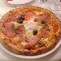 Photo taken at Pizzeria Fantastica by Günther K. on 5/4/2012