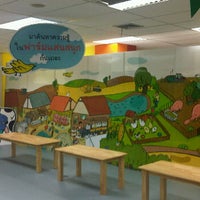 Photo taken at Nanmeebooks Kiddy Intelligence Center by โดดเดี่ยวเจี๊ยวหด on 8/14/2012
