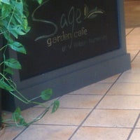 8/12/2012 tarihinde Ralph J.ziyaretçi tarafından Sage Garden Cafe'de çekilen fotoğraf