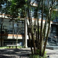 Photo taken at Faculdade de Arquitetura e Urbanismo (FAU/Mack) by Vinicius M. on 8/30/2011