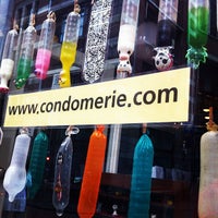รูปภาพถ่ายที่ Condomerie โดย Felix D. เมื่อ 5/17/2012