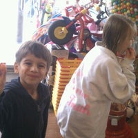 12/30/2011にNatalie G.がAmbassador Toysで撮った写真