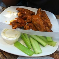 Photo taken at Ed&amp;#39;s Buffalo Wings &amp;amp; Pizza by Aneesha K. on 1/8/2012