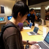 Photo taken at Infinite Apple Store MKG 5 by Irwan C. on 12/3/2011