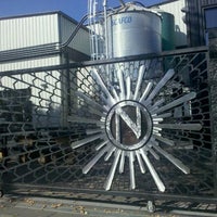 รูปภาพถ่ายที่ Ninkasi Brewing Tasting Room โดย Thomas P. เมื่อ 9/20/2011