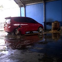 Photo taken at Otoresik Car Wash (Snow Wash System) by Devy S. on 1/28/2012