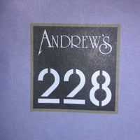 รูปภาพถ่ายที่ Andrew&amp;#39;s 228 โดย Jim G. เมื่อ 11/22/2011
