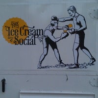7/15/2012 tarihinde Eve R.ziyaretçi tarafından Ice Cream Social Bus'de çekilen fotoğraf