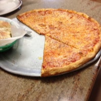 3/3/2012 tarihinde Mack L.ziyaretçi tarafından Stromboli Pizza'de çekilen fotoğraf